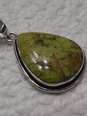 Stunning AUSTRALIAN GREEN OPAL Handmade Sterling 925 Pendant/Chain #990E